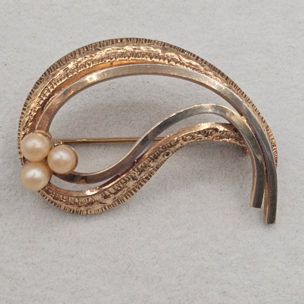 Vintage Gold Tone Faux Pearl Swirl Brooch Textured Ribbon Mid Century Pin